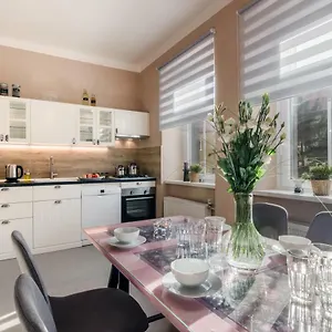 With Sunny Garden By Michal&friends Appartement
